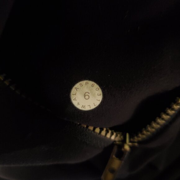 LIKE-NEW Lululemon Contour Jacket Midnight Navy Size 6 - Picture 7 of 8